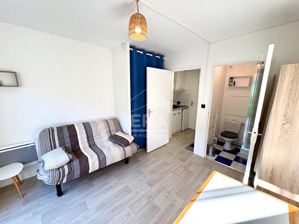 STUDIO MEUBLE A LOUER - BLOIS - ENTIEREMENT MEUBLE & EQUIPE, PLACE DE PARKING PRIVATIVE