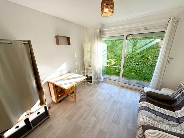 STUDIO MEUBLE A LOUER - BLOIS - ENTIEREMENT MEUBLE & EQUIPE, PLACE DE PARKING PRIVATIVE