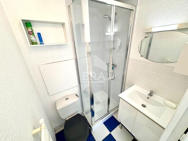 STUDIO MEUBLE A LOUER - BLOIS - ENTIEREMENT MEUBLE & EQUIPE, PLACE DE PARKING PRIVATIVE