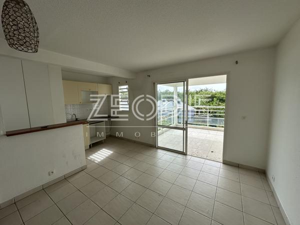 Saint-François (97118) Exclusivite ZEOPIE Immobilier : appartement type 2 avec terrasse et parking.