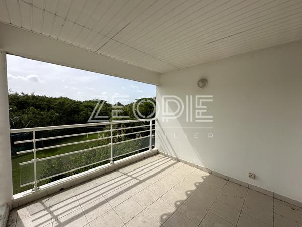 Saint-François (97118) Exclusivite ZEOPIE Immobilier : appartement type 2 avec terrasse et parking.