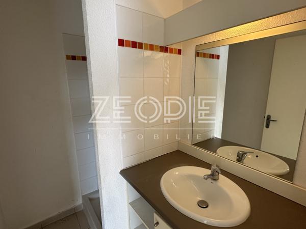 Saint-François (97118) Exclusivite ZEOPIE Immobilier : appartement type 2 avec terrasse et parking.