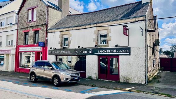 SCAER (29) - Immeuble mixte - local commercial (boulangerie) et appartement 98 m² habitable rénover