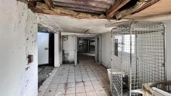 SCAER (29) - Immeuble mixte - local commercial (boulangerie) et appartement 98 m² habitable rénover