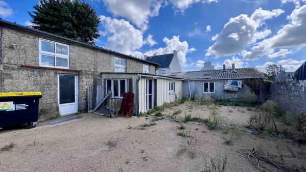 SCAER (29) - Immeuble mixte - local commercial (boulangerie) et appartement 98 m² habitable rénover