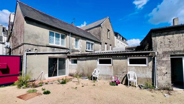 SCAER (29) - Immeuble mixte - local commercial (boulangerie) et appartement 98 m² habitable rénover