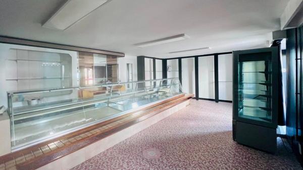 SCAER (29) - Immeuble mixte - local commercial (boulangerie) et appartement 98 m² habitable rénover