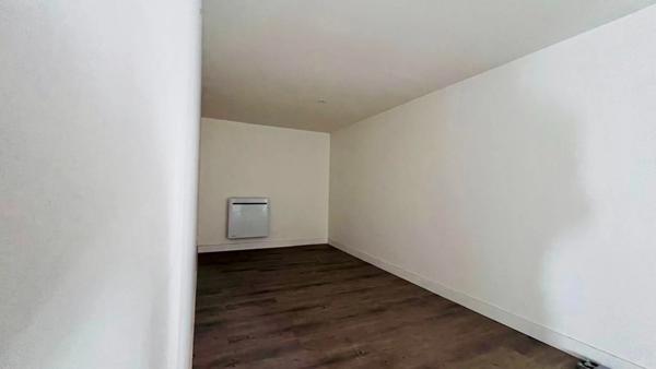 SCAER (29) - Immeuble mixte - local commercial (boulangerie) et appartement 98 m² habitable rénover