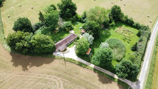 Belle ferme bressane à plus de 150 m des premiers voisins à 10 min de Louhans