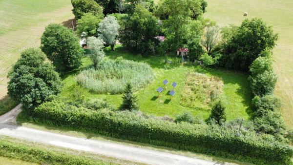 Belle ferme bressane à plus de 150 m des premiers voisins à 10 min de Louhans