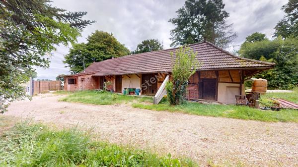 Belle ferme bressane à plus de 150 m des premiers voisins à 10 min de Louhans