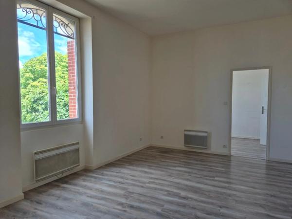 LUCON 85400 COEUR DE VILLE PROCHE TOUTES COMMODITES A PIED APPARTEMENT T2 LUMINEUX SANS EXTERIEUR