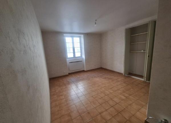 Appartement à louer    1 pièce •    Pont-Saint-Esprit