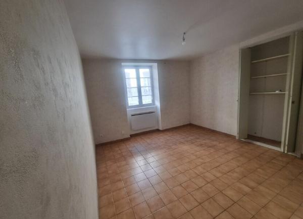 Appartement à louer    1 pièce •    Pont-Saint-Esprit