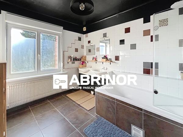 Maison Coup de Coeur, 3 chambres sur le même palier et bureau, salle de bain, garage et jardin ROUBAIX