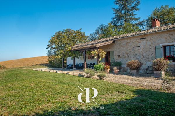 Lachapelle (82120) Charmante maison de vacances en pierre avec vue imprenable