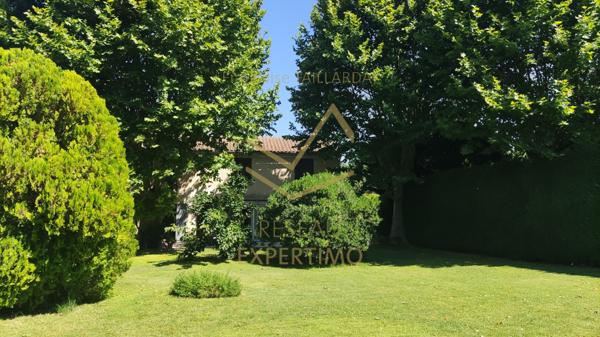 Le Thor (84250) Mas de campagne scindée en 6 Appartements T2 sur un parc arboré de 5446m2