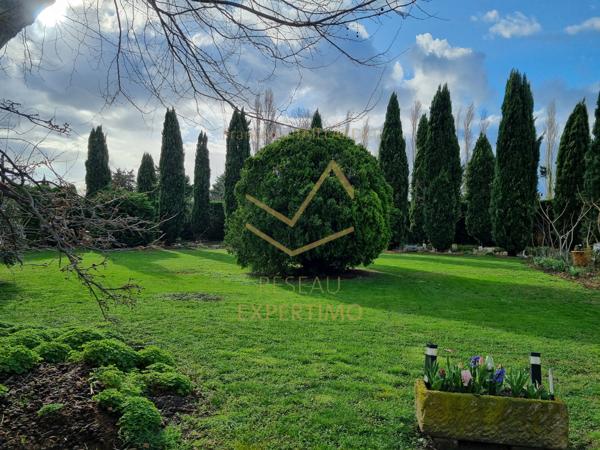 Le Thor (84250) Mas de campagne scindée en 6 Appartements T2 sur un parc arboré de 5446m2