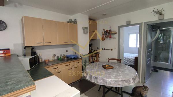 Le Thor (84250) Mas de campagne scindée en 6 Appartements T2 sur un parc arboré de 5446m2