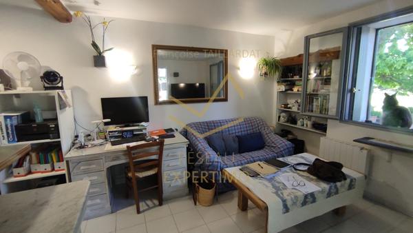 Le Thor (84250) Mas de campagne scindée en 6 Appartements T2 sur un parc arboré de 5446m2