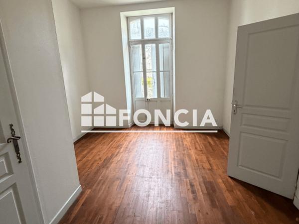 Location Local commercial 2 pièces 42.6 m² - 7 RUE DE LA POTERNE Chinon 37500