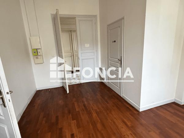 Location Local commercial 2 pièces 42.6 m² - 7 RUE DE LA POTERNE Chinon 37500