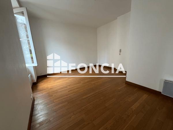 Location Local commercial 2 pièces 42.6 m² - 7 RUE DE LA POTERNE Chinon 37500
