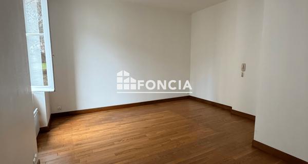Location Local commercial 2 pièces 42.6 m² - Chinon 37500