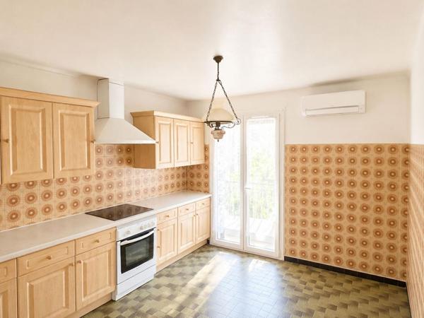 LE MUY - Appartement T3 avec balcon - 2 chambres - 65m²