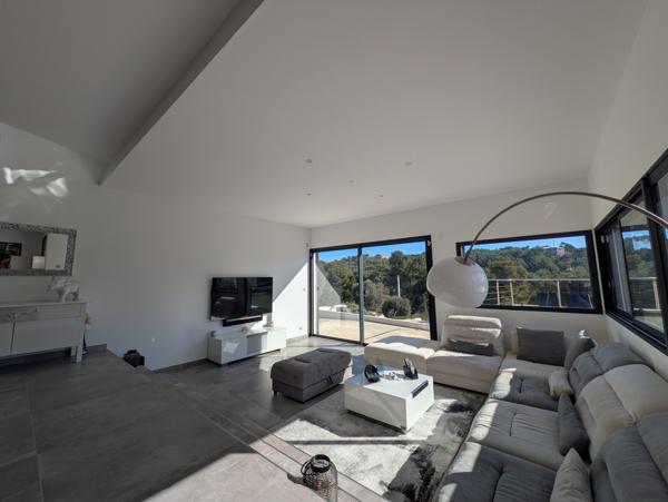 Ensuès-la-Redonne (13820) Propriété d’Exception à Ensuès-la-Redonne – Position dominante & Cadre Idyllique