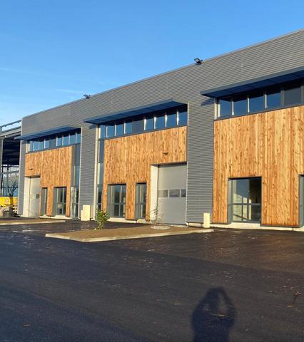 OPPORTUNITÉ RARE : TRÈS BEAU Local d'activité NEUF 125 m² VISIBILITE COMMERCIALE Rte de Clisson, Basse Goulaine.