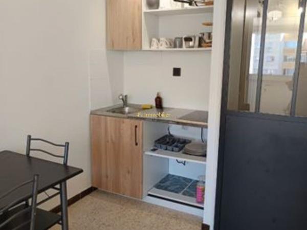 A VENDRE  EN EXCLUSIVITE BEAU STUDIO PROCHE DES PLAGES ET COMMERCES