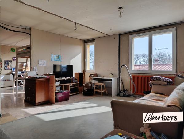 MAISON non mitoyenne ET APPARTEMENT - VUE - GARAGES - 5 CHAMBRES - 2000 M²