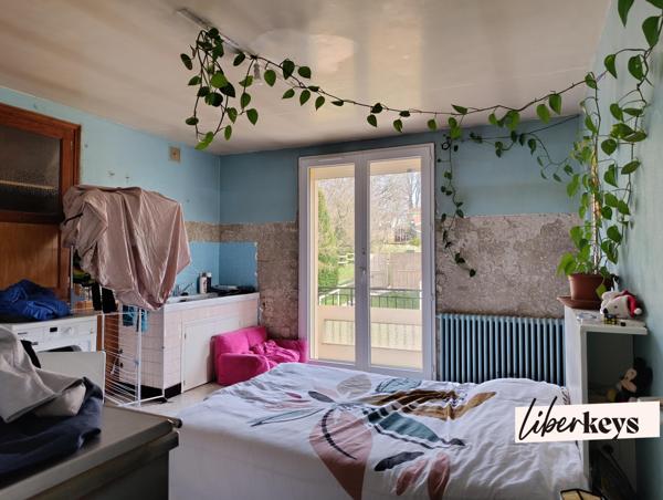 MAISON non mitoyenne ET APPARTEMENT - VUE - GARAGES - 5 CHAMBRES - 2000 M²