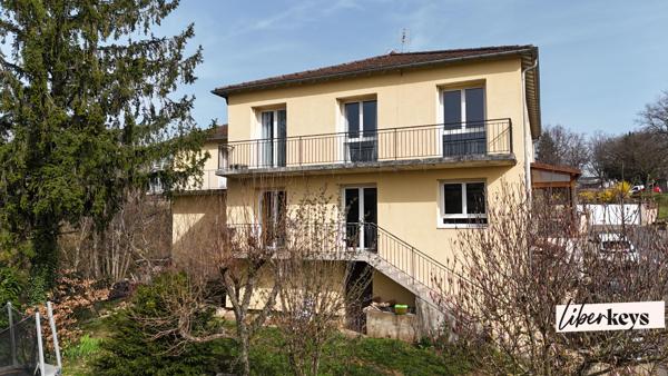 MAISON non mitoyenne ET APPARTEMENT - VUE - GARAGES - 5 CHAMBRES - 2000 M²