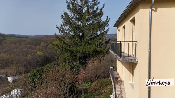 MAISON non mitoyenne ET APPARTEMENT - VUE - GARAGES - 5 CHAMBRES - 2000 M²