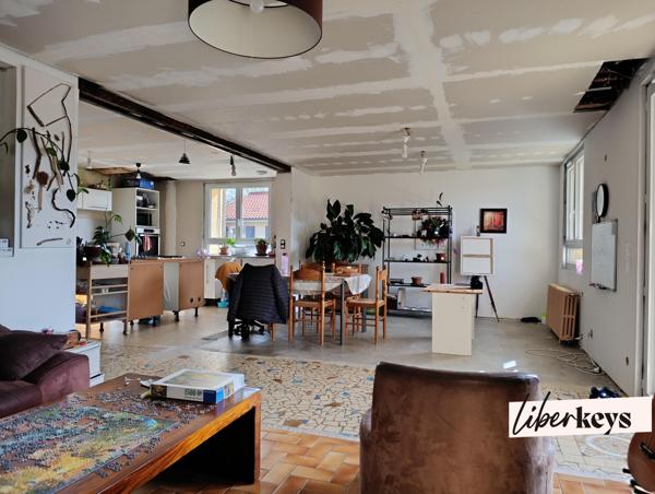 MAISON non mitoyenne ET APPARTEMENT - VUE - GARAGES - 5 CHAMBRES - 2000 M²