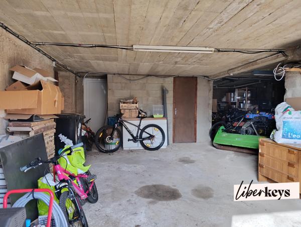 MAISON non mitoyenne ET APPARTEMENT - VUE - GARAGES - 5 CHAMBRES - 2000 M²