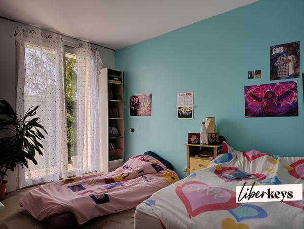 MAISON non mitoyenne ET APPARTEMENT - VUE - GARAGES - 5 CHAMBRES - 2000 M²