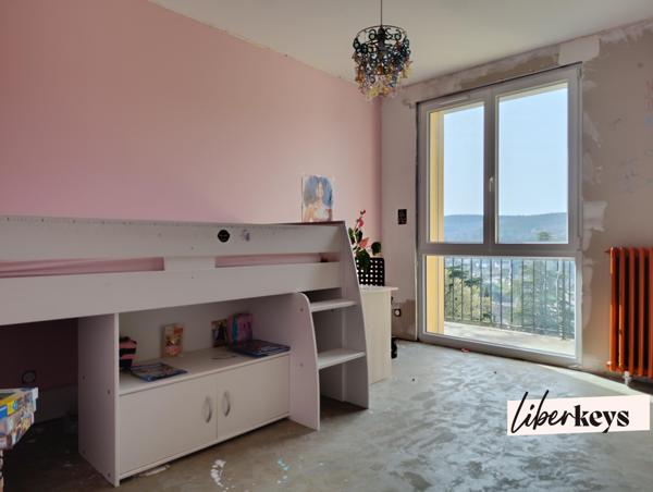 MAISON non mitoyenne ET APPARTEMENT - VUE - GARAGES - 5 CHAMBRES - 2000 M²