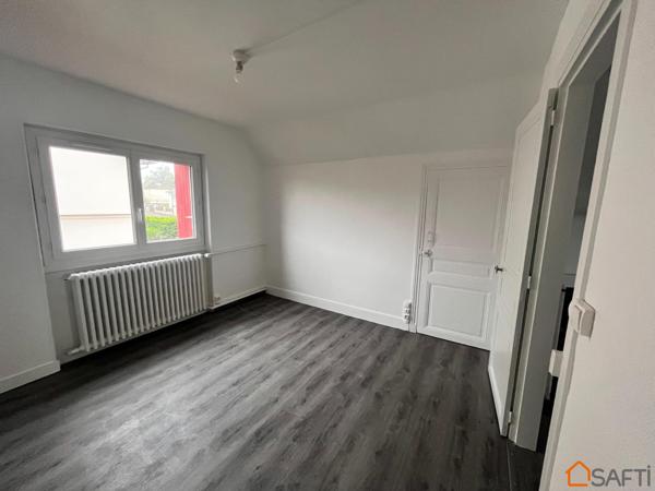 Maison en pierre restaurée avec jardin et garage