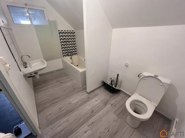 Maison en pierre restaurée avec jardin et garage