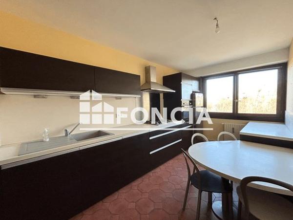 Location Appartement 4 pièces 76.8 m² - TOUR C Bourg En Bresse 01000