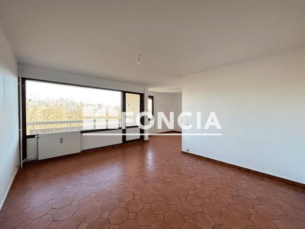 Location Appartement 4 pièces 76.8 m² - TOUR C Bourg En Bresse 01000