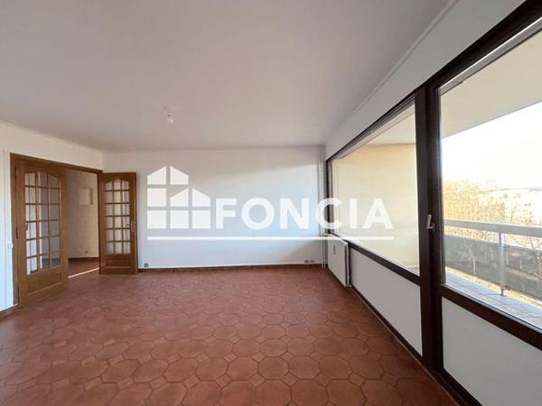 Location Appartement 4 pièces 76.8 m² - TOUR C Bourg En Bresse 01000