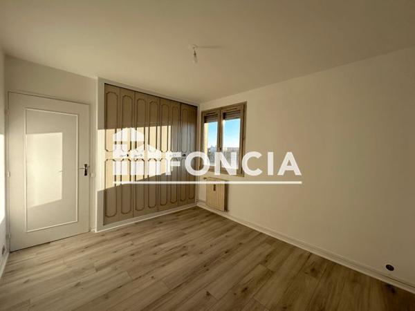 Location Appartement 4 pièces 76.8 m² - TOUR C Bourg En Bresse 01000