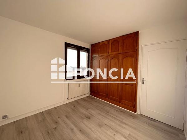 Location Appartement 4 pièces 76.8 m² - TOUR C Bourg En Bresse 01000