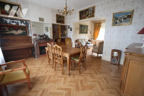 Exclusivité !
En centre-ville, venez découvrir cette charmante maison, 3 chambres, garage, jardin.