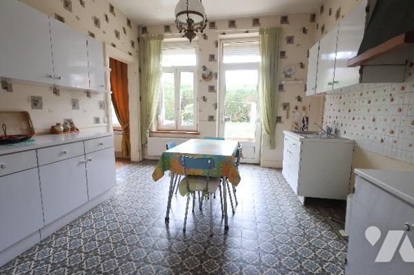 Exclusivité !
En centre-ville, venez découvrir cette charmante maison, 3 chambres, garage, jardin.