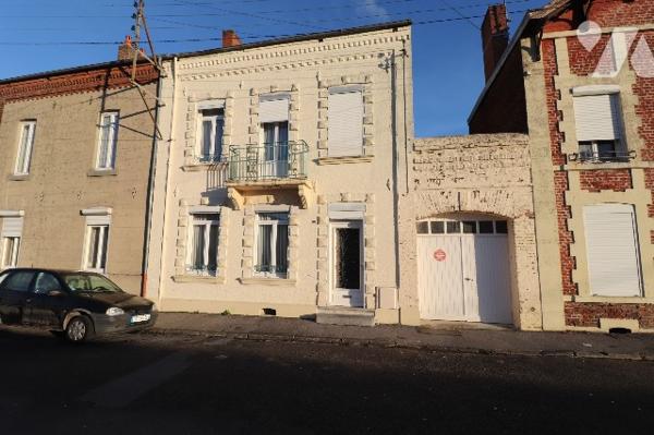 Exclusivité !
En centre-ville, venez découvrir cette charmante maison, 3 chambres, garage, jardin.